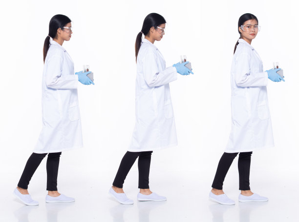 全长30多岁的亚裔女科学家科学博士，左走右走图片下载