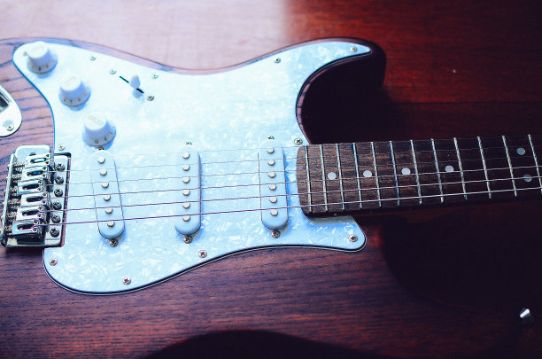 色彩斑斓的电吉他图片下载