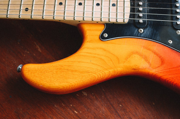 色彩斑斓的电吉他图片下载