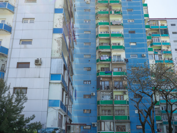 苏联时代的老建筑。房子在巴统。丑陋的房子。图片下载