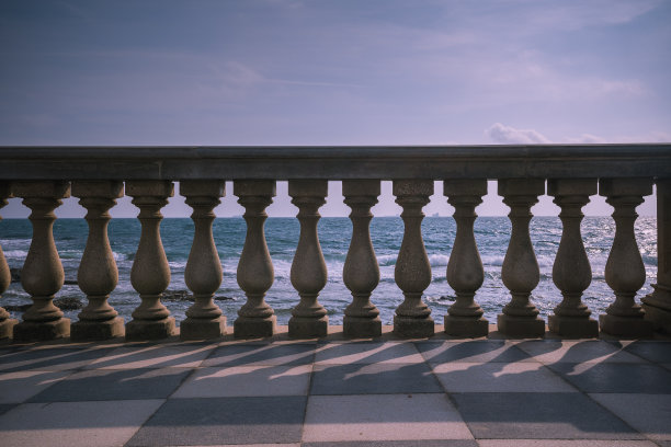 意大利利沃诺的美丽露台图片下载