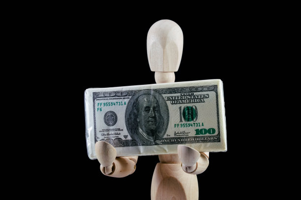 木制假人和一元硬币钞票，经营理念，木制木偶，艺术mennequin。木娃娃图片下载