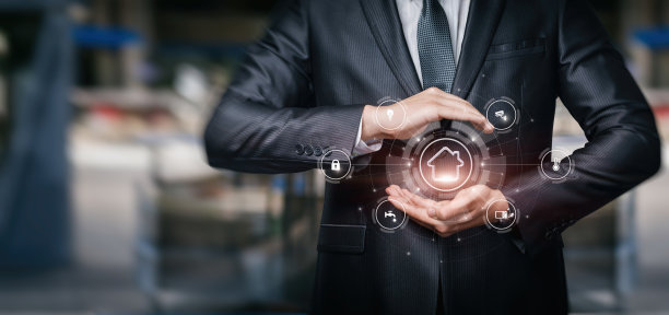 模糊背景下保护智能家居的商人。图片下载