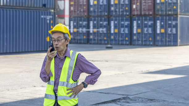 老年物流工程师与技术图片下载