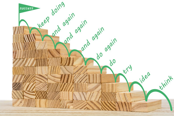 用木砖砌成的楼梯作为成功的象征图片下载