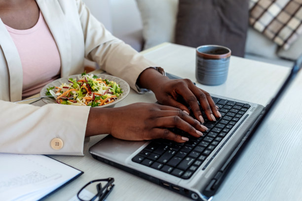 在家工作。图片下载