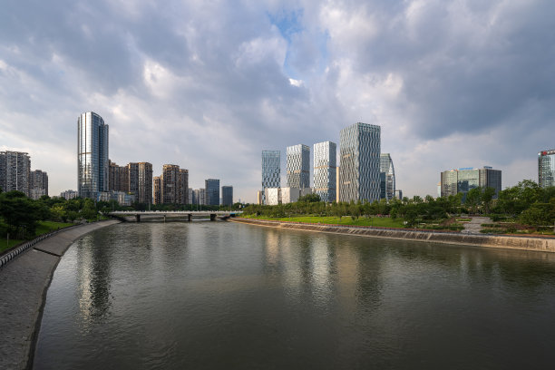 成都黄昏的河流与金融城图片下载