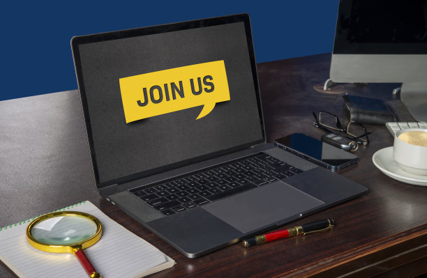 加入我们-我们正在办公室笔记本电脑屏幕上招聘横幅图片下载