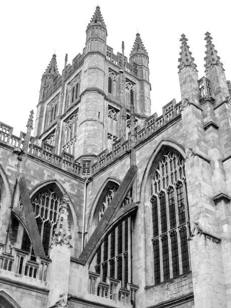 令人印象深刻的巴斯修道院教堂的哥特式塔楼图片下载