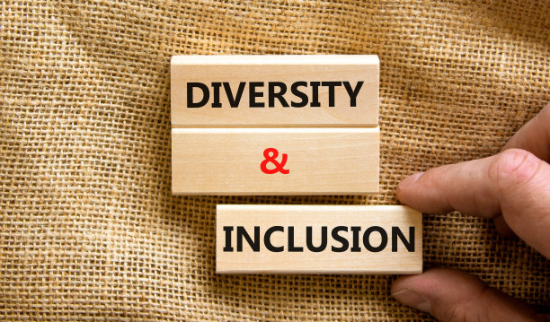 D和I，多样性和包容符号。概念词D和I，多样性和包容性块在美丽的帆布桌画布背景。商业，D和I，多元化和包容的概念。图片下载