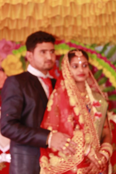 2022年4月20日，印度奥里萨邦巴德拉克:印度村庄举行印度教婚礼图片下载