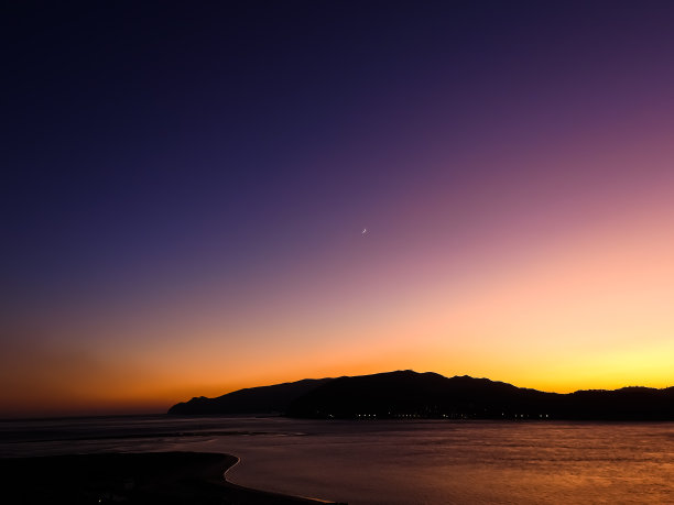 金色和橙色的夕阳图片下载