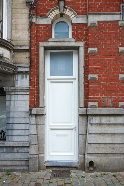1910年在比利时建造的木质前门图片下载
