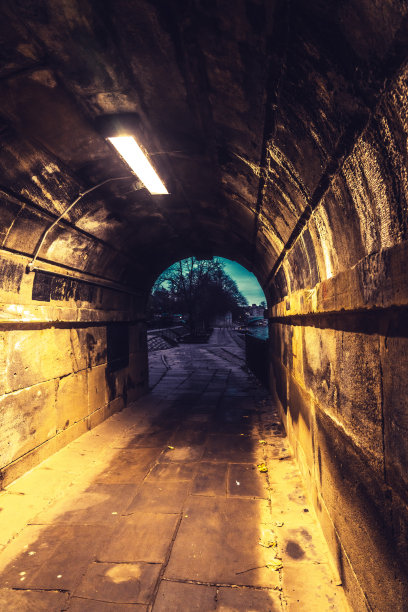 午夜无人乘坐的地铁图片下载