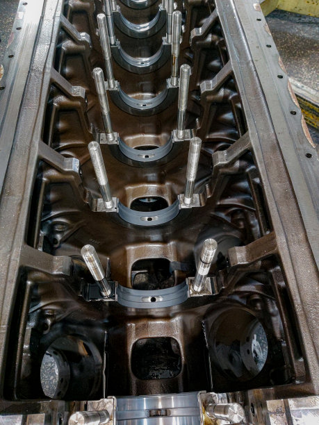 船舶发动机部件。摧毁了引擎。图片下载