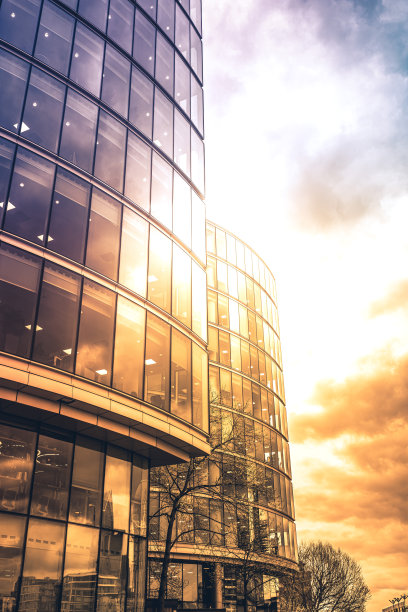 摩天大楼在伦敦城从地面向上看图片下载