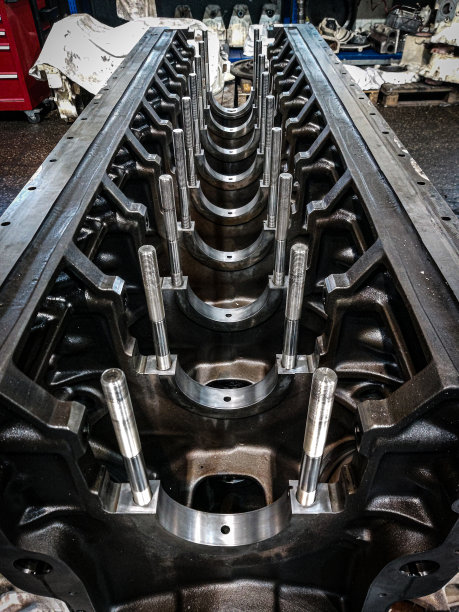 船舶发动机部件。摧毁了引擎。图片下载