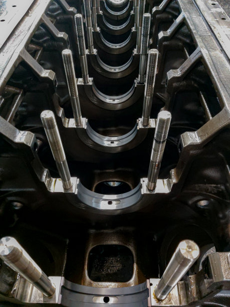 船舶发动机部件。摧毁了引擎。图片下载