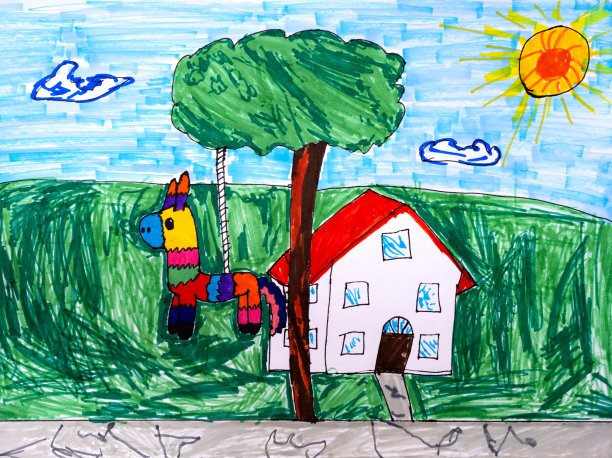 白色房子前的树上挂着一个皮纳塔。有一个绿色的田野和蓝天，太阳在里面。毛笔画儿童用毛笔画的手画图片下载