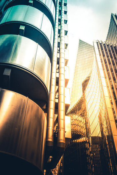 伦敦金融区利物浦街的劳埃德摩天大楼。图片下载