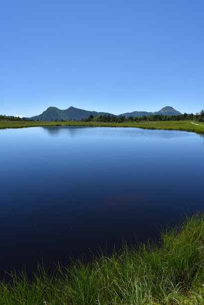 在高海拔的湿地中有很多湖泊图片下载