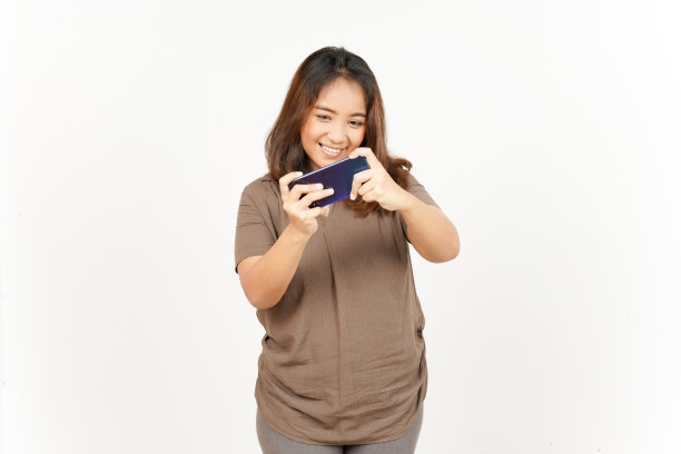 在智能手机上玩白底孤立的亚洲美女手机游戏图片下载