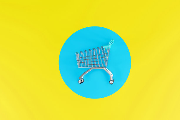 彩色背景立体插图上的空购物车俯视图图片下载