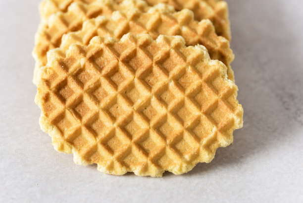 美味的自制华夫饼在灰色背景特写美味的甜点水平图片下载