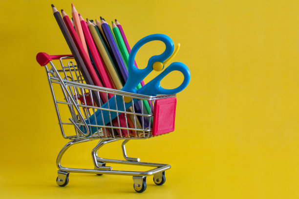 购买学习用品的概念。图片下载