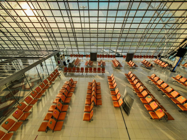 素万那普机场ท่าอากาศยานสุวรรณภูมิ泰国飞机起飞大厅建筑日落图片下载