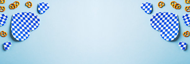 慕尼黑啤酒节的背景与蓝色传统打印的心在蓝色的背景图片下载