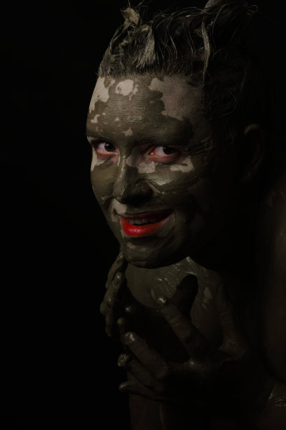 化妆品弄脏了图片下载