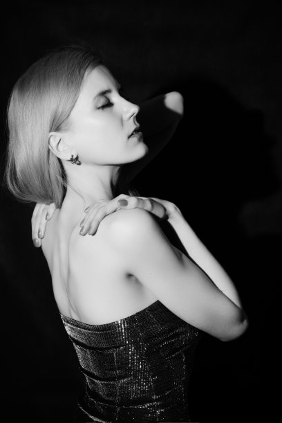 金发碧眼的漂亮女人图片下载