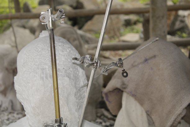 传统指南针近景，用于石刻时在石头上做标记。图片下载