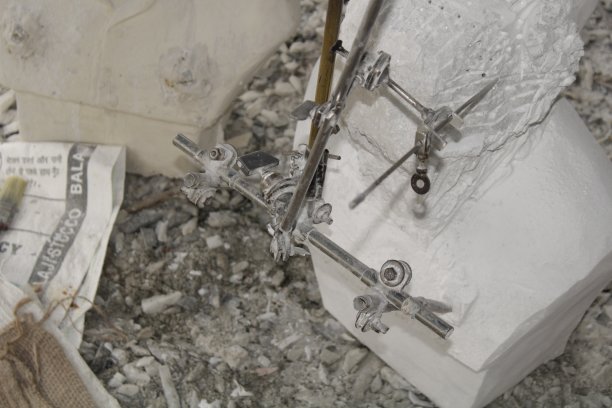 传统指南针近景，用于石刻时在石头上做标记。图片下载