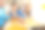 年轻的创业亚洲人坐在办公室一起吃披萨。坐在办公室桌子旁吃午饭的上班族。图片下载