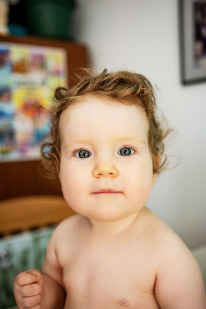 快乐女婴的肖像图片下载