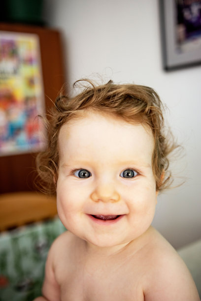 快乐女婴的肖像图片下载