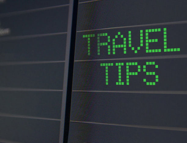 旅游提示插图与智能手机，护照，世界地图。图片下载