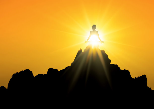一个女人在山顶的光线中冥想的剪影插图图片下载