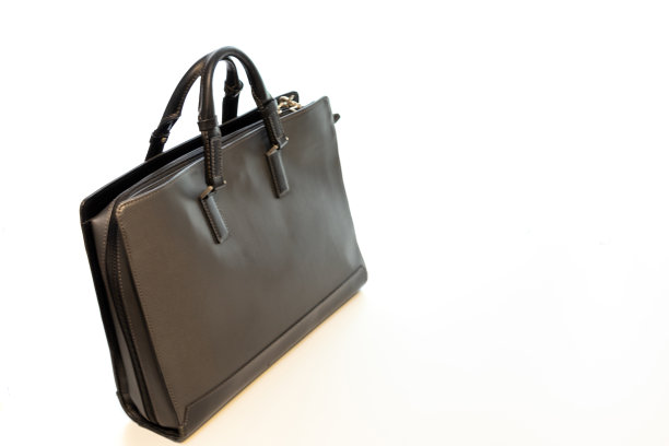 白色背景的黑色商务包图片下载