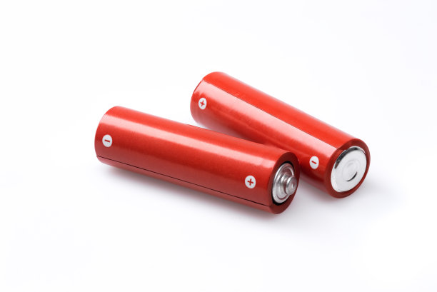 白色背景下1.5伏特碱性AA电池图片下载