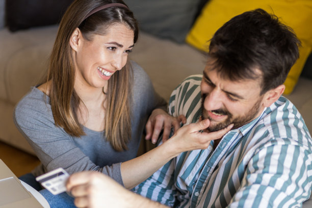 妻子说服丈夫网购图片下载