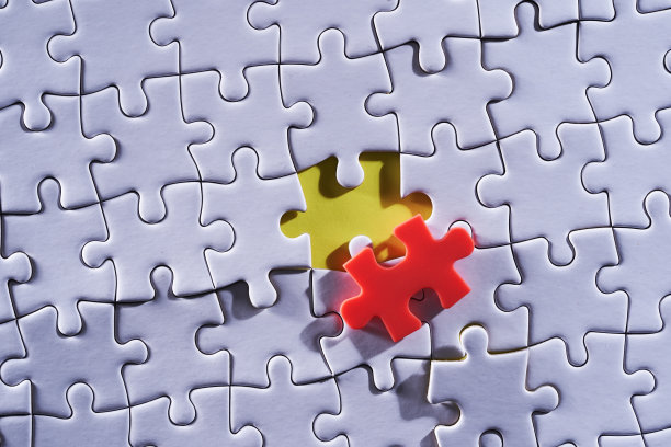 空的白色收集谜与一个没有完成。图片下载