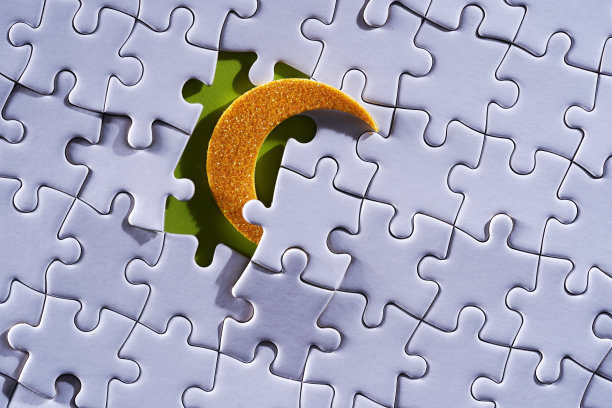 带新月的全框拼图图片下载