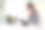 商务女性工作的财务报告的计算器和笔记本电脑的办公桌在办公室。图片下载