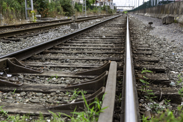 金属铁轨图片下载