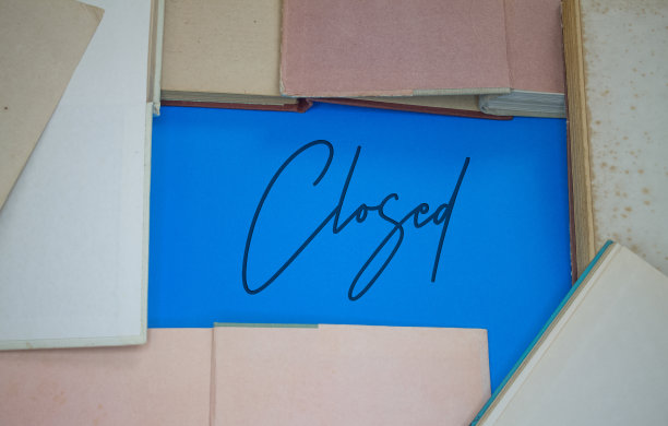 闭字彩纸与嘘声与古董，自然图案古老的古董纸设计。图片下载