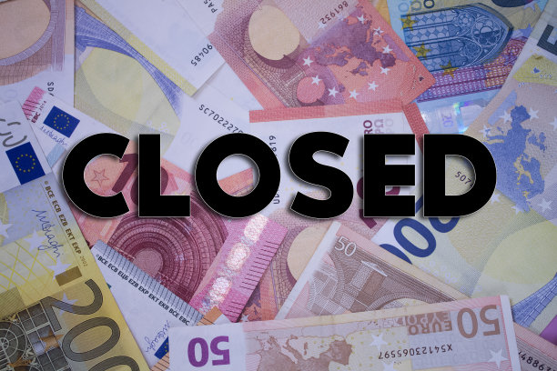 闭口不谈钱。纸币背景与不同的钞票。图片下载