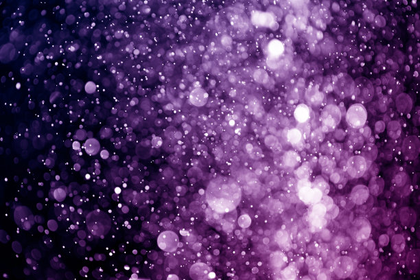 紫色离焦闪光背景。图片下载
